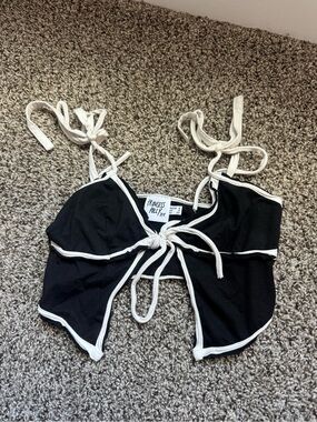 Princess Polly Black Crop Tie-Front Tank with White Trim
